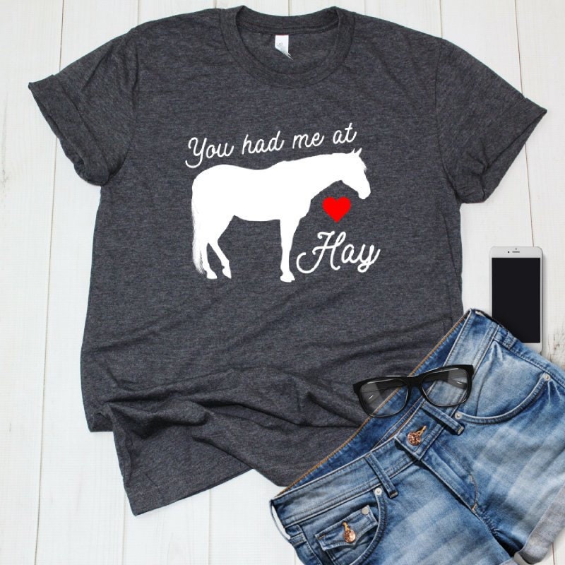 Sie Hatten Mich Bei Hay, Lustige Pferd Herz T-Shirt, Geschenk Für Pferdeliebhaber von SavvyHorsewomanShop
