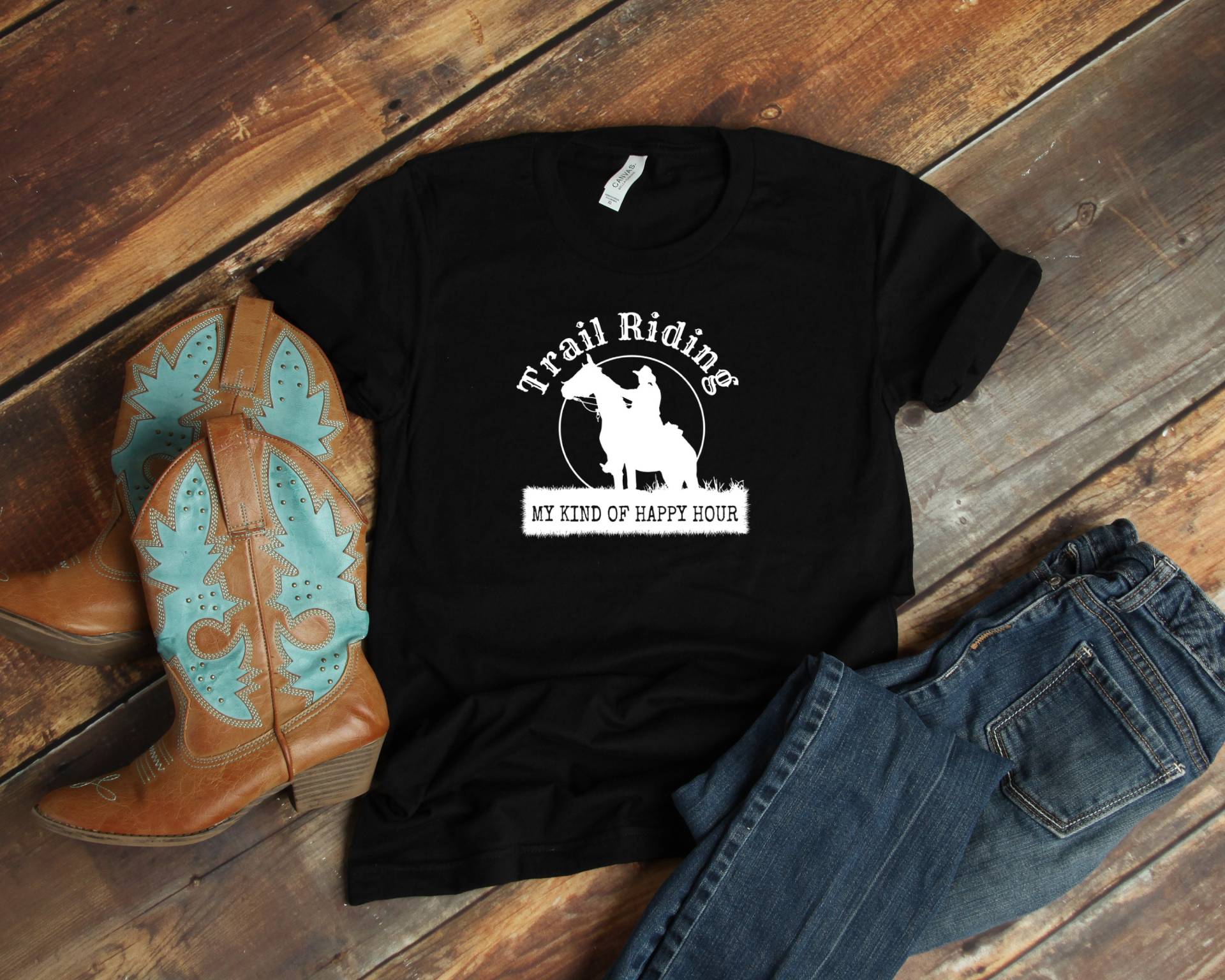 Trail Riding, Meine Art Von Happy Hour - Rider Zitat Shirt Für Western Horseriding, Geschenk Pferdeliebhaber von SavvyHorsewomanShop