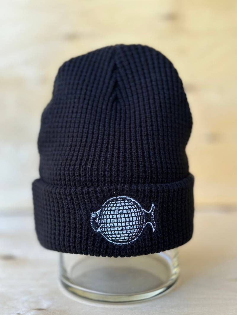 Disco Fish Waffel Strickmütze von NeedleRockThreads