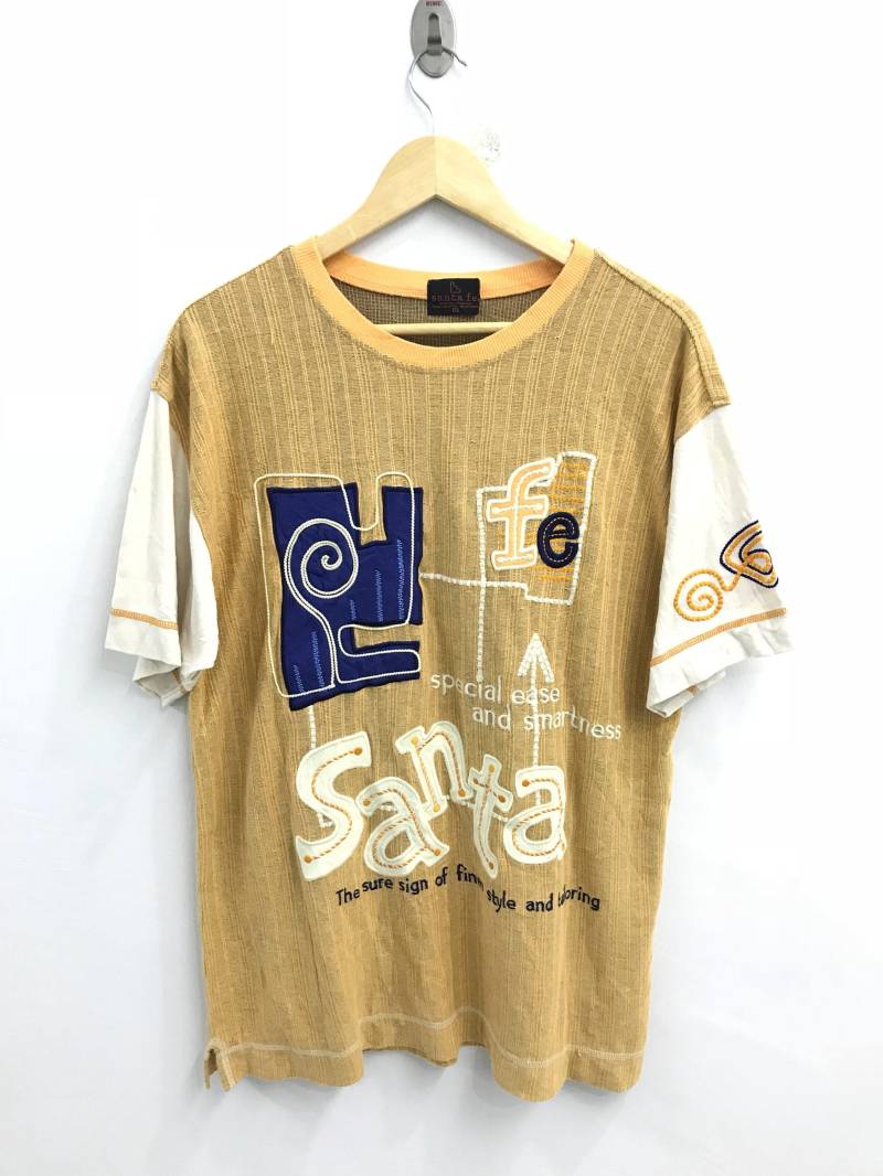 Jahrgang Santa Fe Tshirt.. Gestickte Spellout.. Sehr Schönes Design Jahrgang Santa Fe Tshirt.. Gestickte Spellout.. Sehr Schönes Design von SawTheBundle