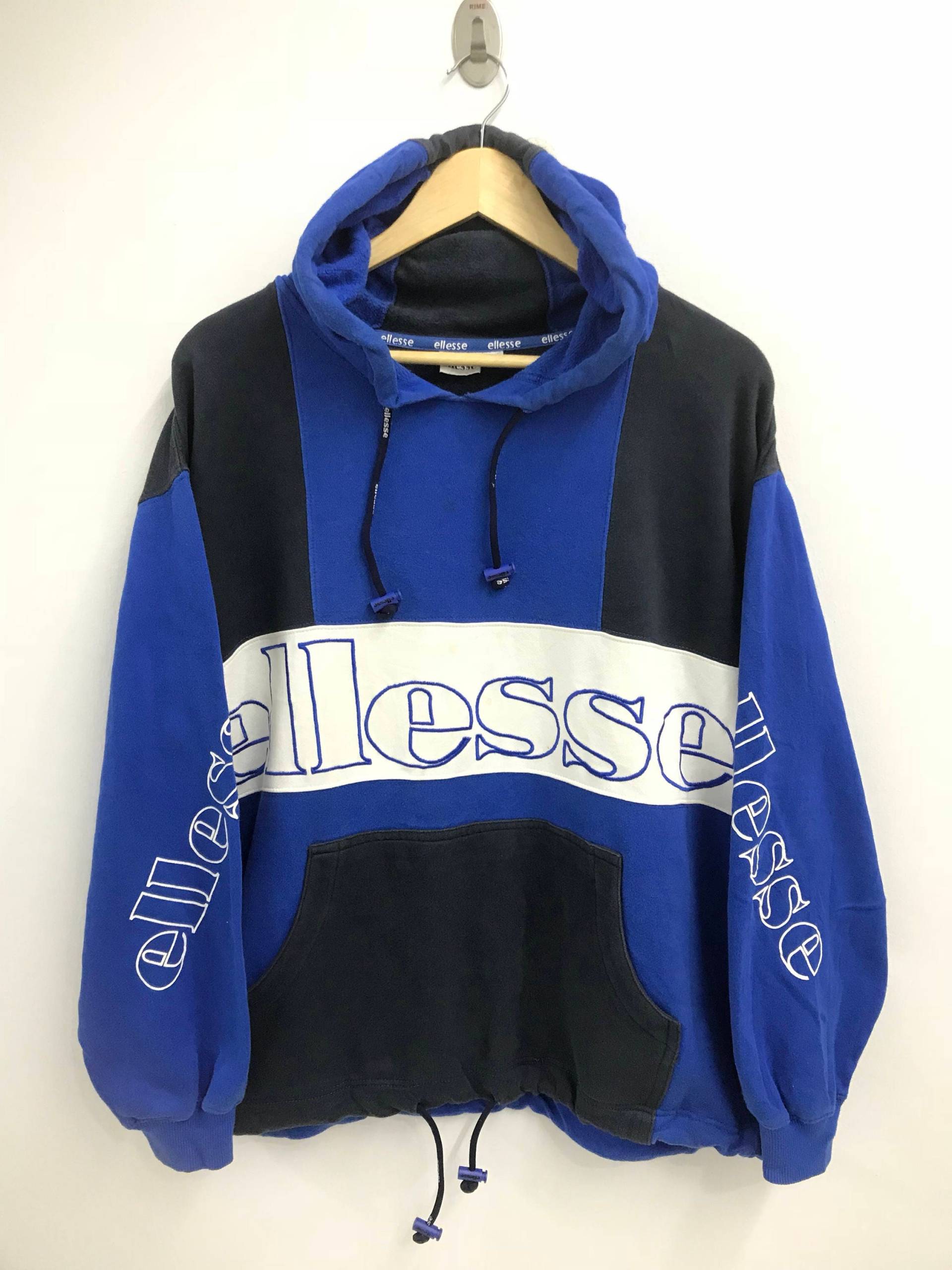Kostenloser Versand Vintage 90Er Jahre Ellesse Hoodie Pullover Sweatshirt.. Spellout Großes Logo.. Größe M Kostenloser Versand Vintage 90Er Jahre Ellesse Hoodie Pullover Sweatshirt.. Spellout Großes Logo.. Größe M von SawTheBundle