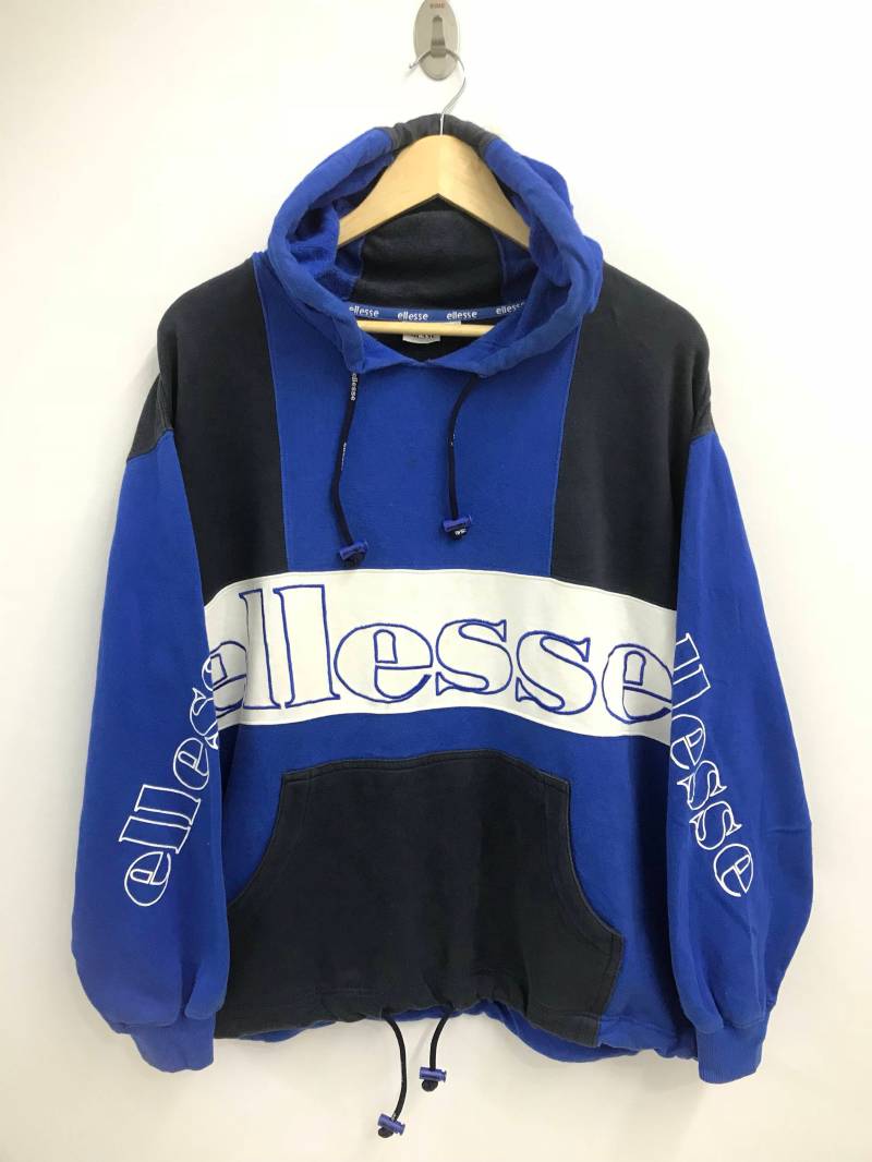 Kostenloser Versand Vintage 90Er Jahre Ellesse Hoodie Pullover Sweatshirt.. Spellout Großes Logo.. Größe M Kostenloser Versand Vintage 90Er Jahre Ellesse Hoodie Pullover Sweatshirt.. Spellout Großes Logo.. Größe M von SawTheBundle