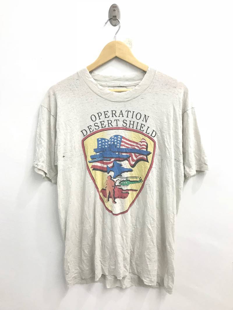 Vintage 80Er Jahre Distressed Riss Operation Desert Shield Tshirt... Größe L. Fehlende Tag von SawTheBundle