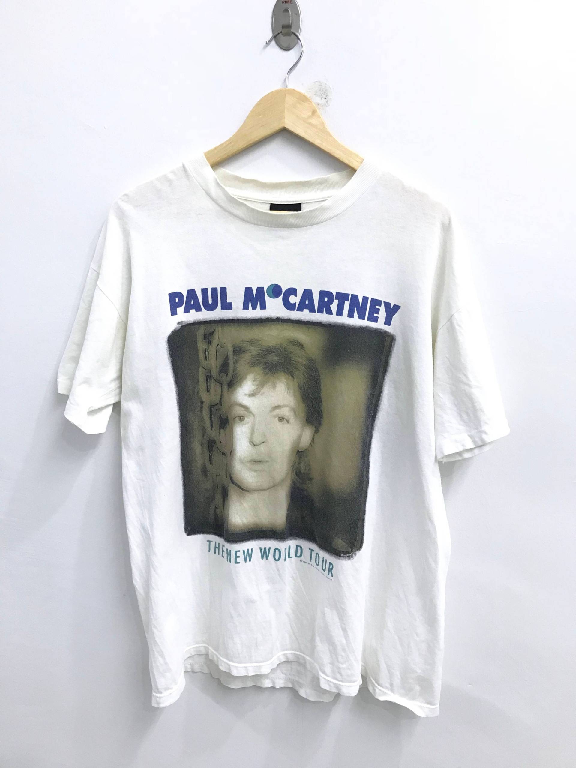Vintage 90Er Jahre Paul Mc Cartney "The New World Tour" Tshirt.. Die Beatles.. John Lennon.. Größe L.. Hergestellt in Den Usa Vintage 90Er Jahre Paul Mc Cartney "The New World Tour" Tshirt.. Die Beatles.. John Lennon.. Größe L.. Hergestellt in Den Usa von SawTheBundle