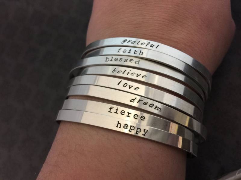 Hand Gestempelt Schmuck - Skinny Armreif Silber-sterling Silber Hand Gestempelt Schmuck - Skinny Armreif Silber-sterling Silber von SayAnythingJewelry