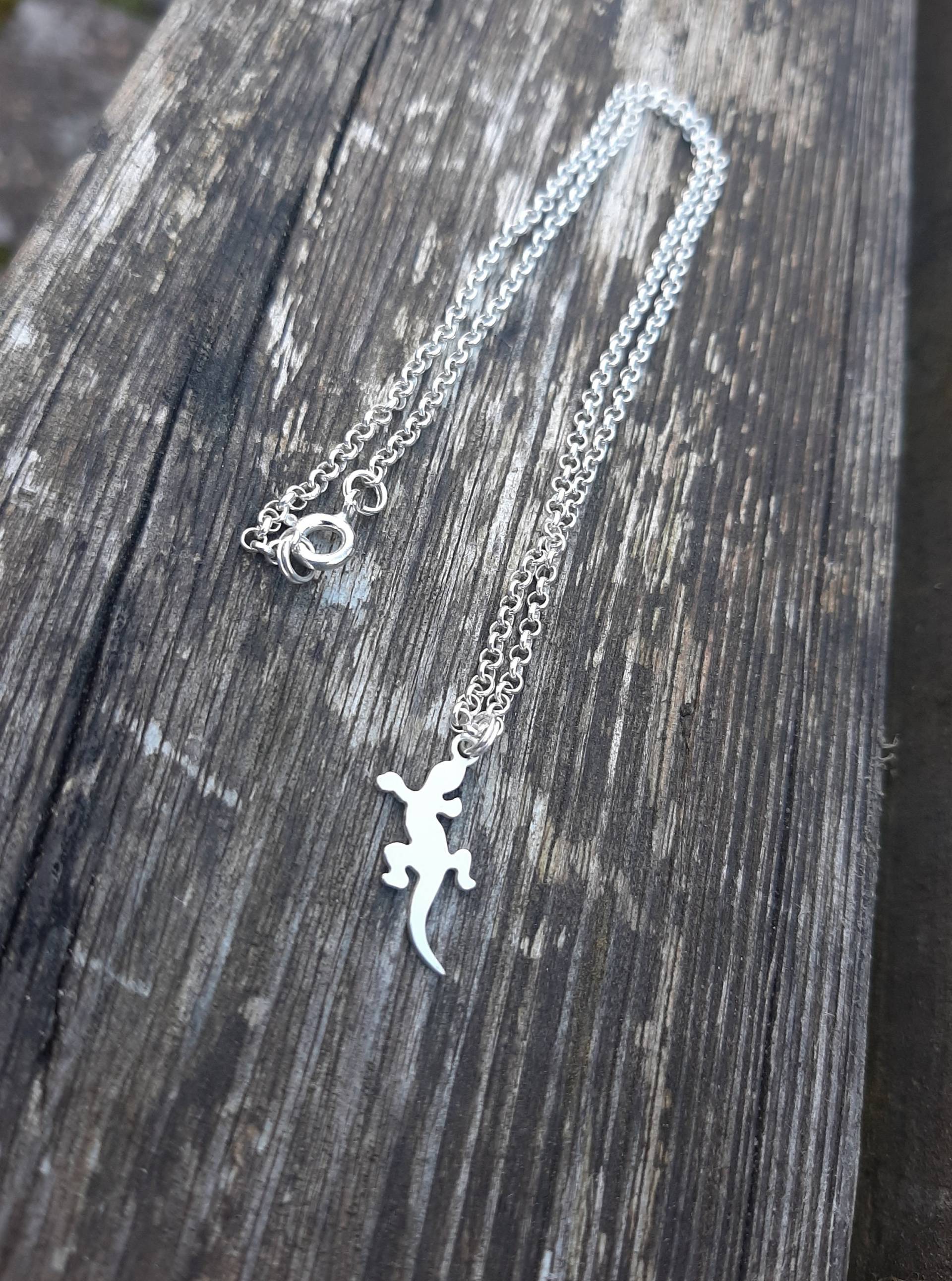 Tier Charm Halskette, Eidechse Winzige Dünne Kette Minimalist Halskette Handgefertigt in Uk, Reptil Zierliche Silber Layering Tier Charm Halskette, Eidechse Winzige Dünne Kette Minimalist Halskette Handgefertigt in Uk, Reptil Zierliche Silber Layering von SaySimple