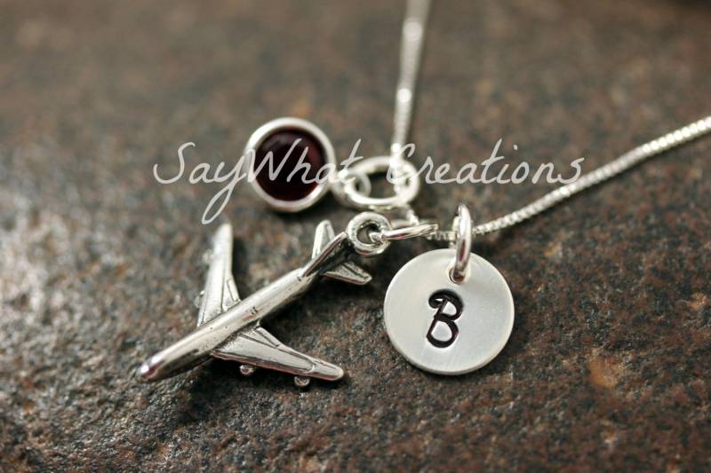 Hand Gestempelt Mini Erste Sterling Silber Flugzeug Charme Halskette von SayWhatCreations
