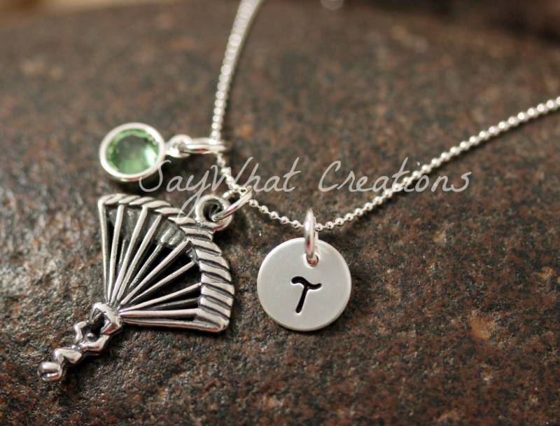 Handgestempelte Mini Initiale in Sterling Silber Für Fallschirmspringer Oder von SayWhatCreations