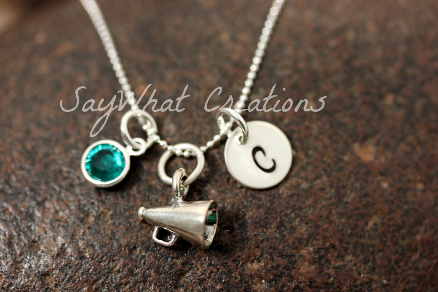 sterling Silber Cheerleader Megaphon Anhänger Mit Mini Hand Gestempelt Initiale Und Geburtsstein von SayWhatCreations