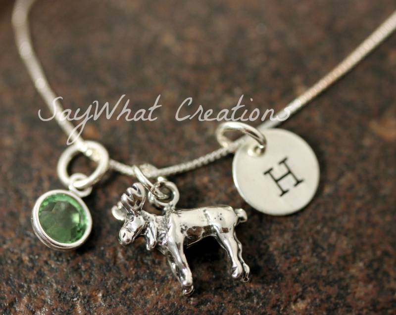sterling Silber Elch Charm Halskette Mit Mini Handgestempelter Initiale Und Geburtsstein von SayWhatCreations
