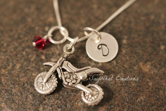 sterling Silber Mini Initial Hand Gestempelt Dirt Bike Anhänger Halskette von SayWhatCreations