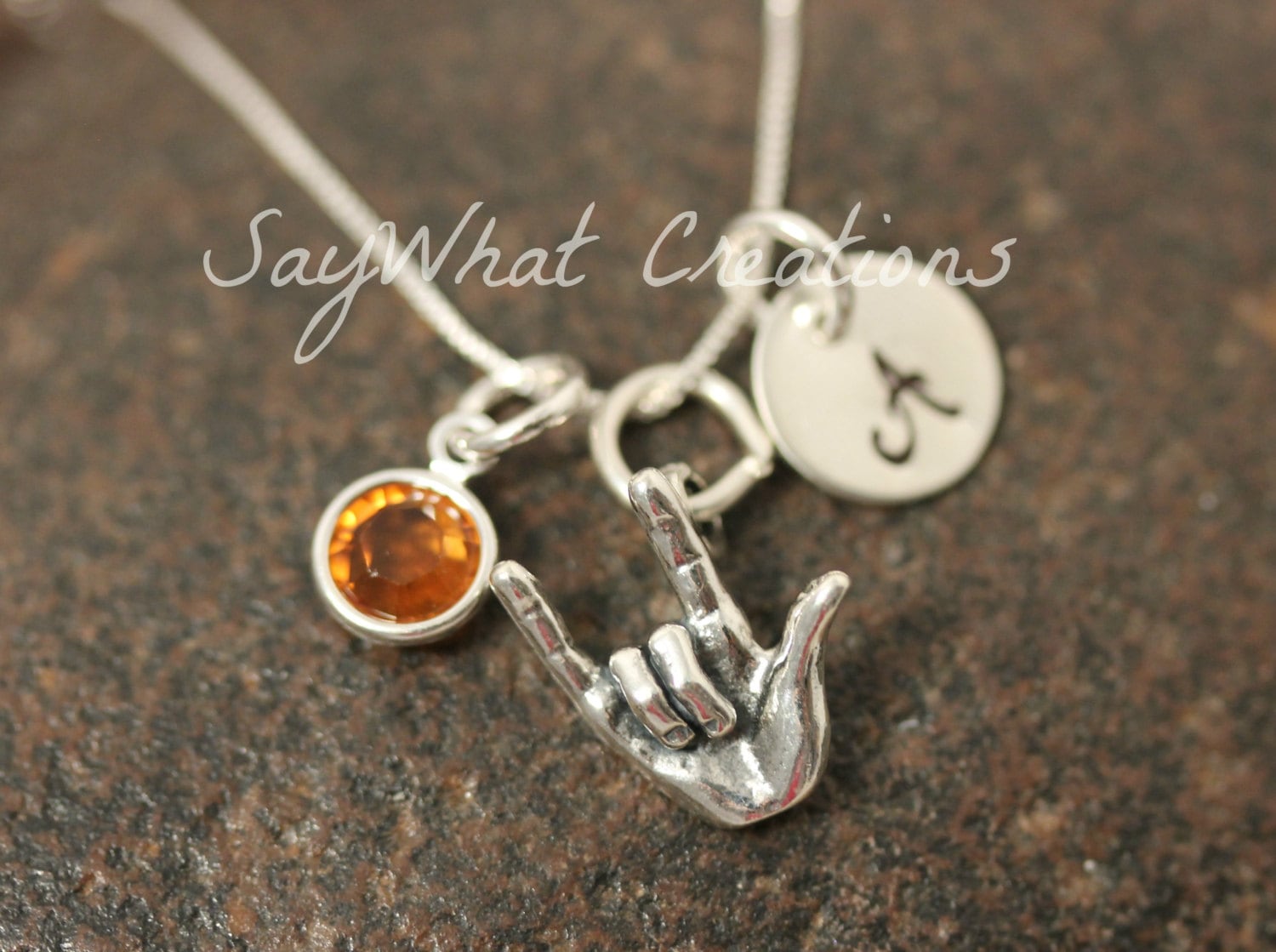 sterling Silber Mini Initiale Handgestempelt Zeichen Sprache I Love You Hand Charm Halskette Asl von SayWhatCreations