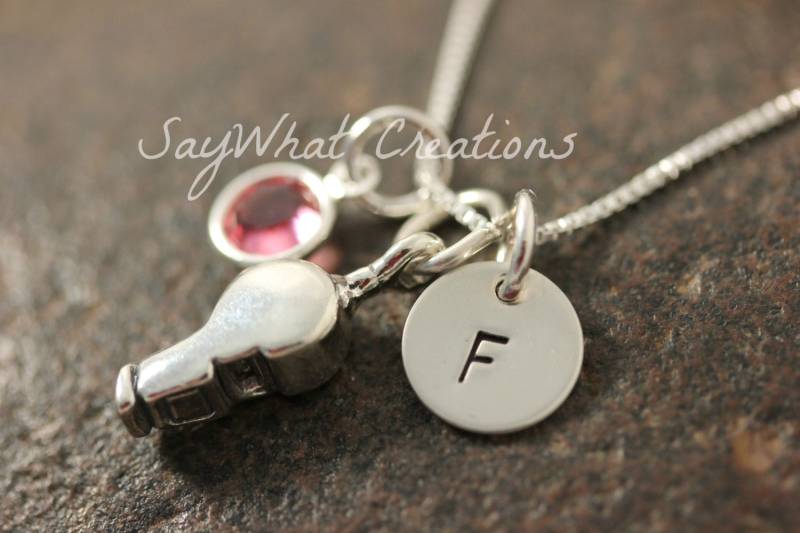 sterling Silber Pfeife Anhänger Halskette Mit Mini Hand Gestempelt Initiale Und Geburtsstein Perfekt Für Das Geschenk Des Trainers von SayWhatCreations