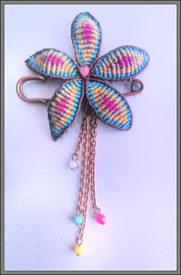 Makramee-Brosche Makramee-Brosche von Sbibushop