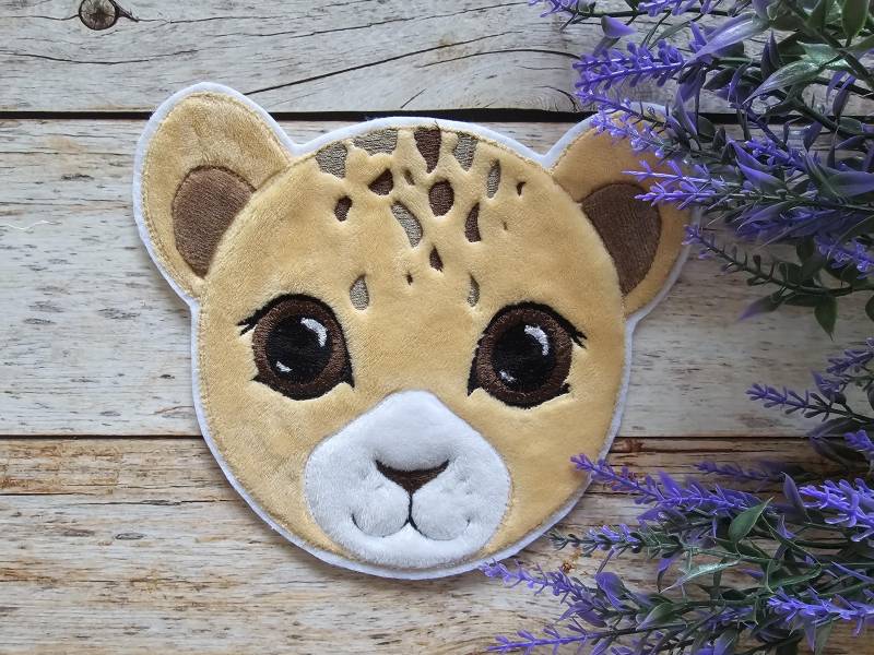 Applikation Baby Löwe/Löwin Als Aufnäher, Bügelpatch Oder Patch Für Den Schulranzen von ScaBaDesignArts