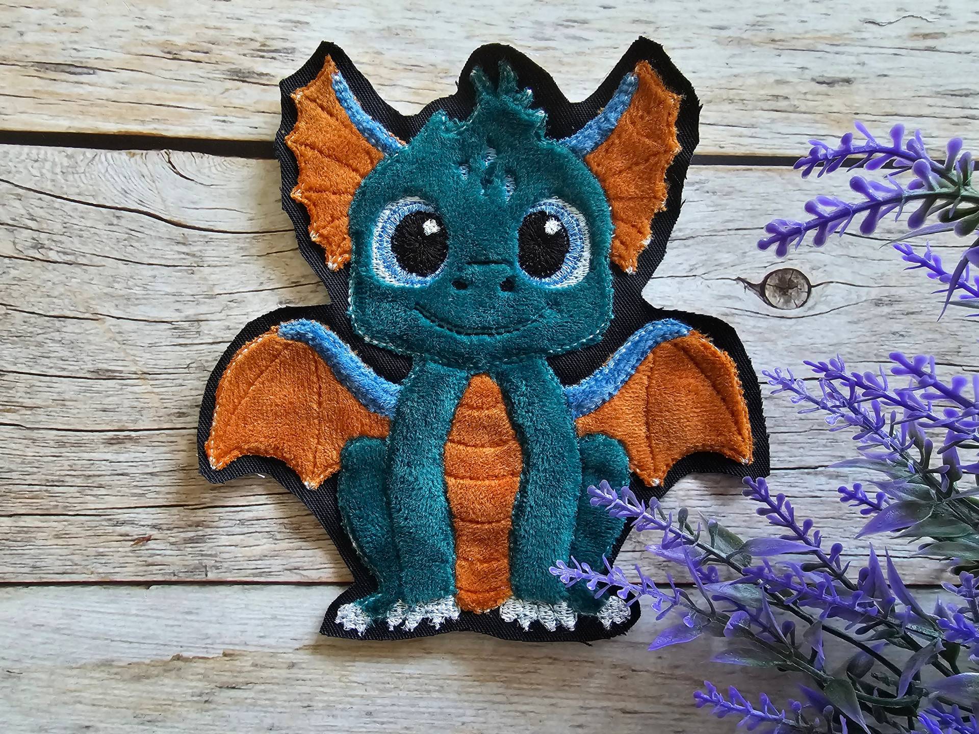 Applikation Drache Als Aufnäher, Bügelpatch Oder Patch Für Den Schulranzen von ScaBaDesignArts