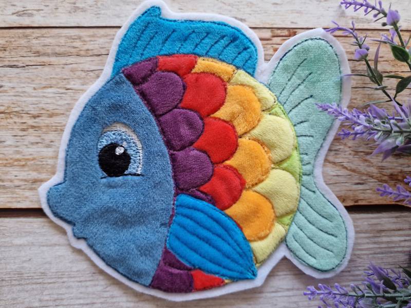 Applikation Regenbogenfisch Als Aufnäher, Bügelpatch Oder Patch Für Den Schulranzen von ScaBaDesignArts
