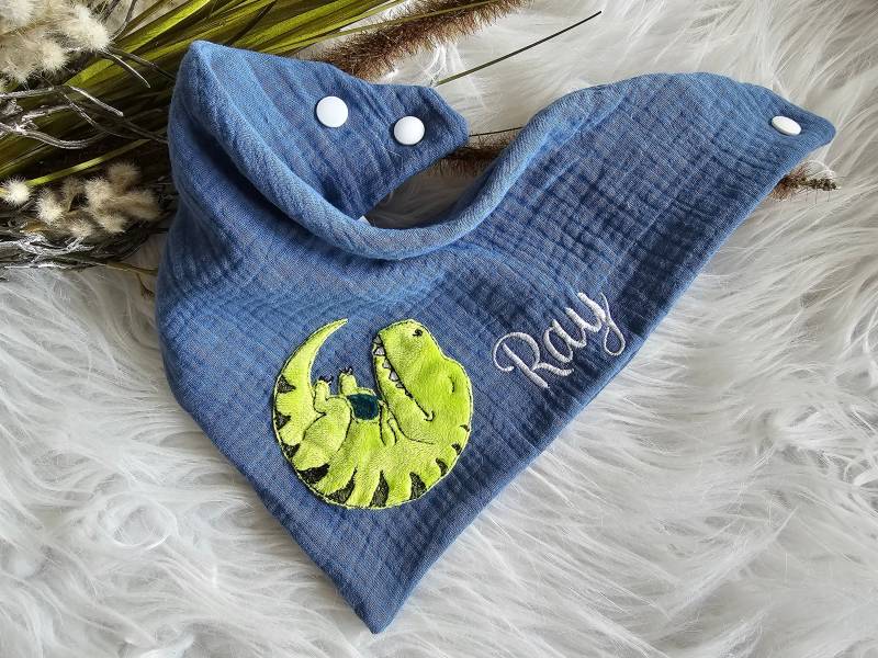Handmade Halstuch Mit Kuscheligem Dino & Namen in Zwei Größen Verfügbar von ScaBaDesignArts