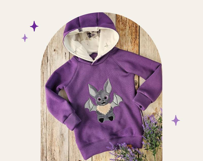 Handmade Kinder Pullover Mit Aufgestickter Kuscheligen Fledermaus - Erhältlich in Vielen Farben von ScaBaDesignArts