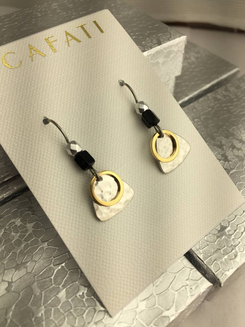 Dreieck Ohrringe Mixed Metal Gold Silber Schwarze Unter 20 Brautjungfern Dreieck Ohrringe Mixed Metal Gold Silber Schwarze Unter 20 Brautjungfern von Scafati