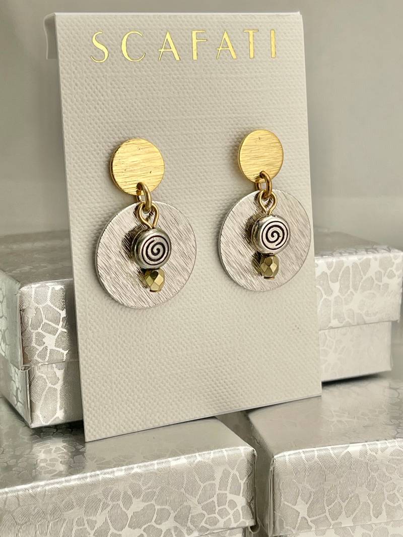 Mixed Metal Ohrringe Post Mit Tropfen 18K Gold Silber Unter 20 Brautjungfern Mixed Metal Ohrringe Post Mit Tropfen 18K Gold Silber Unter 20 Brautjungfern von Scafati
