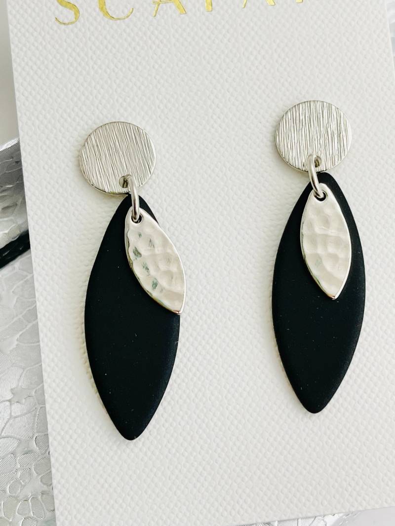 Seeglas Ohrringe, Schwarze Und Silber Ohrstecker, Ohrstecker Seeglas, Ohrringe Unter 20 Seeglas Ohrringe, Schwarze Und Silber Ohrstecker, Ohrstecker Seeglas, Ohrringe Unter 20 von Scafati