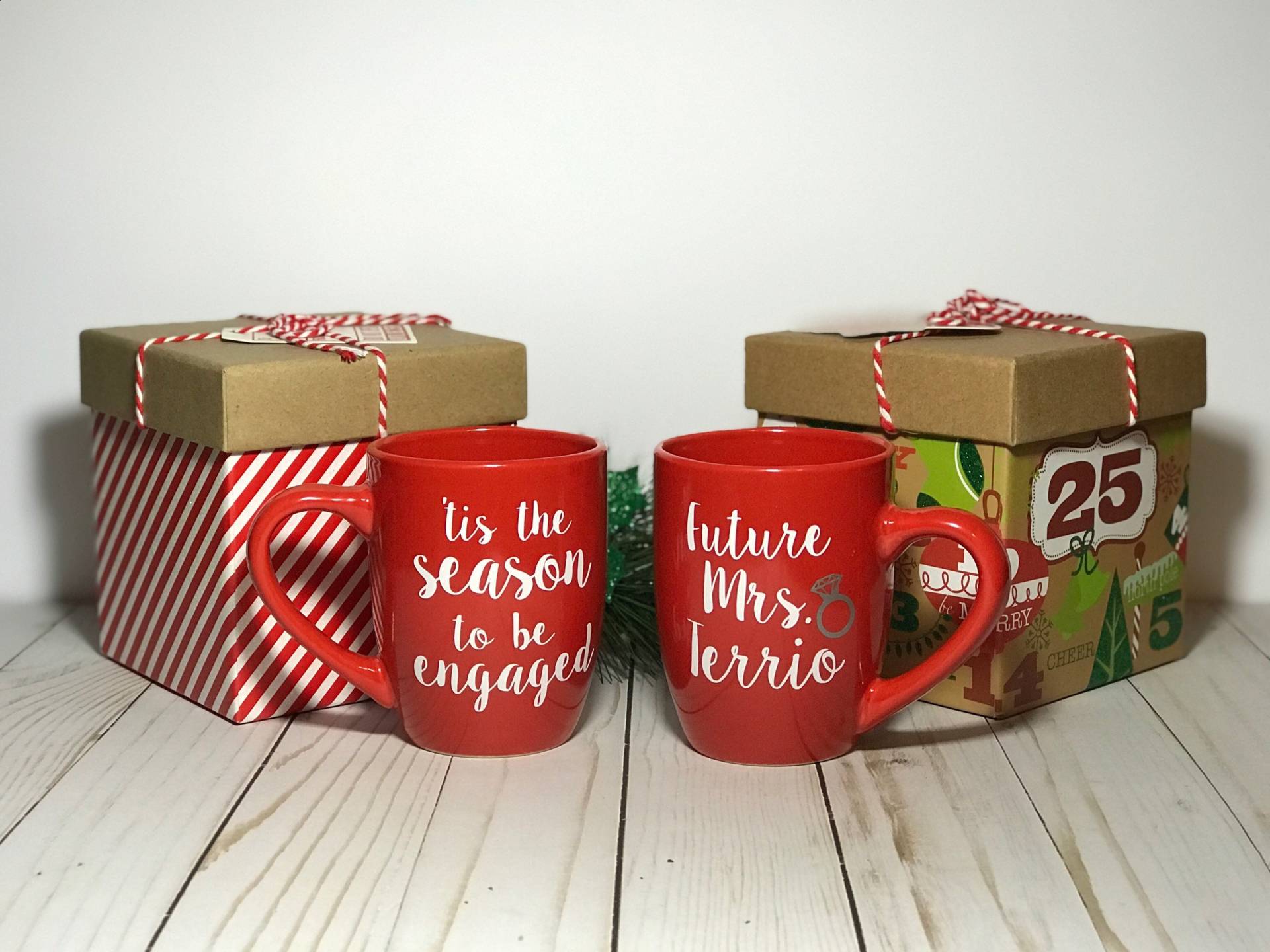 Es Ist Die Saison, Engaged Zu Sein Tasse Für Weihnachten, Geschenk Zur Verlobung, Erstes Weihnachten Verlobt Es Ist Die Saison, Engaged Zu Sein Tasse Für Weihnachten, Geschenk Zur Verlobung, Erstes Weihnachten Verlobt von ScalaCo