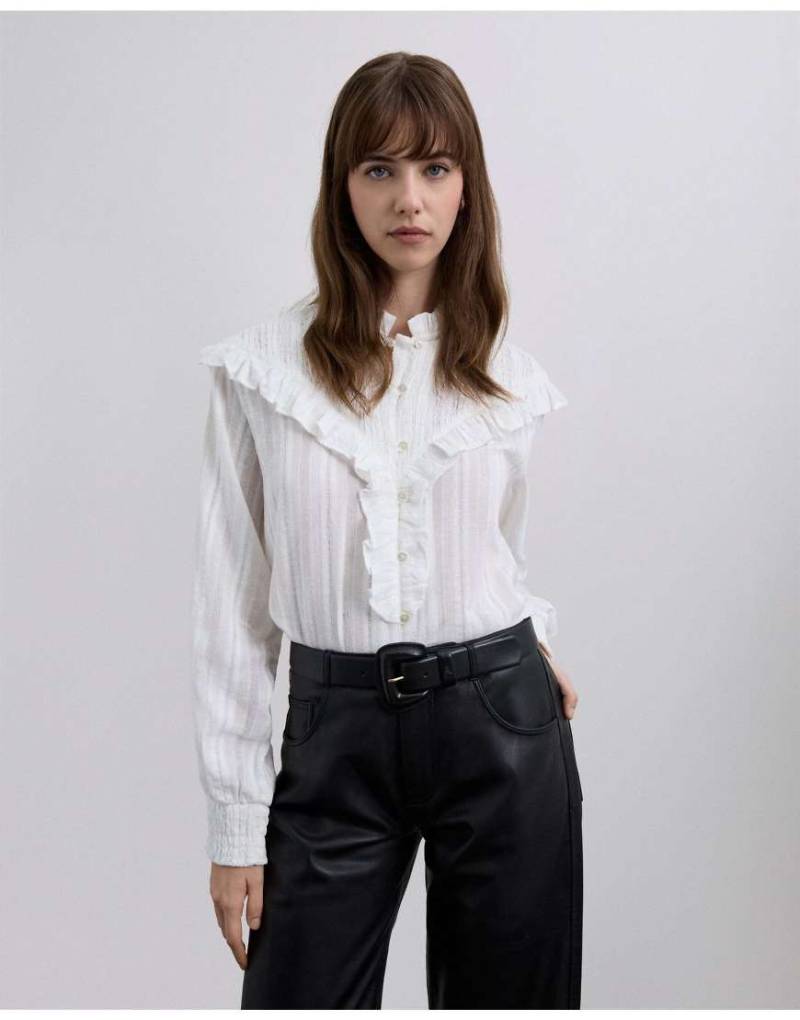 Scalpers - Gesmokte Hemdbluse in Wollweiß mit Rüschen von Scalpers