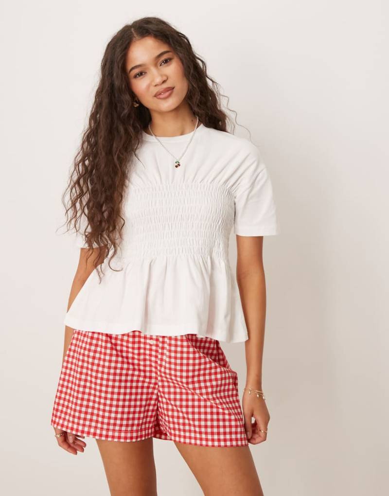 Scalpers - Gesmoktes T-Shirt in Wollweiß von Scalpers