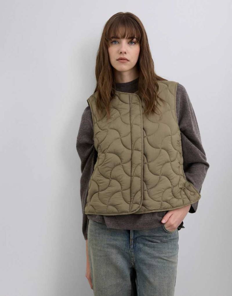 Scalpers - Gstaad - Weste in hellem Khaki-Grün von Scalpers