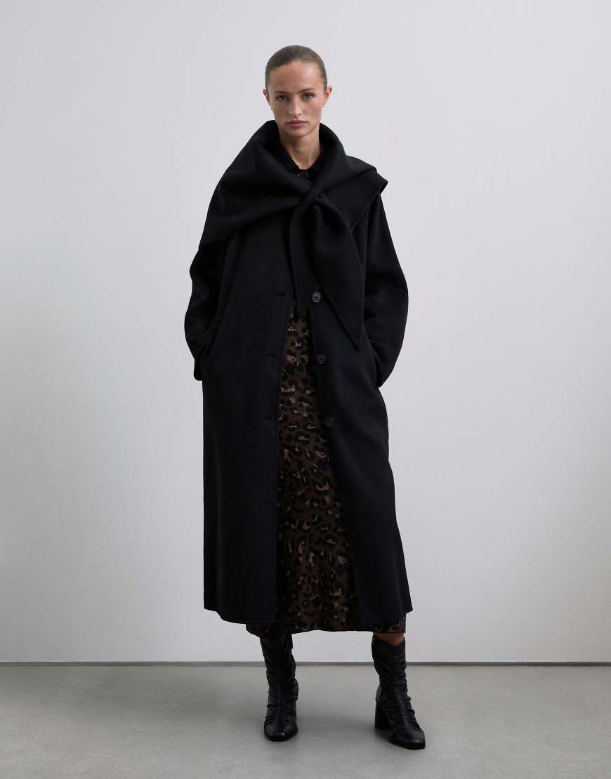 Scalpers - Handgefertigter Mantel in Schwarz mit Schalkragen von Scalpers