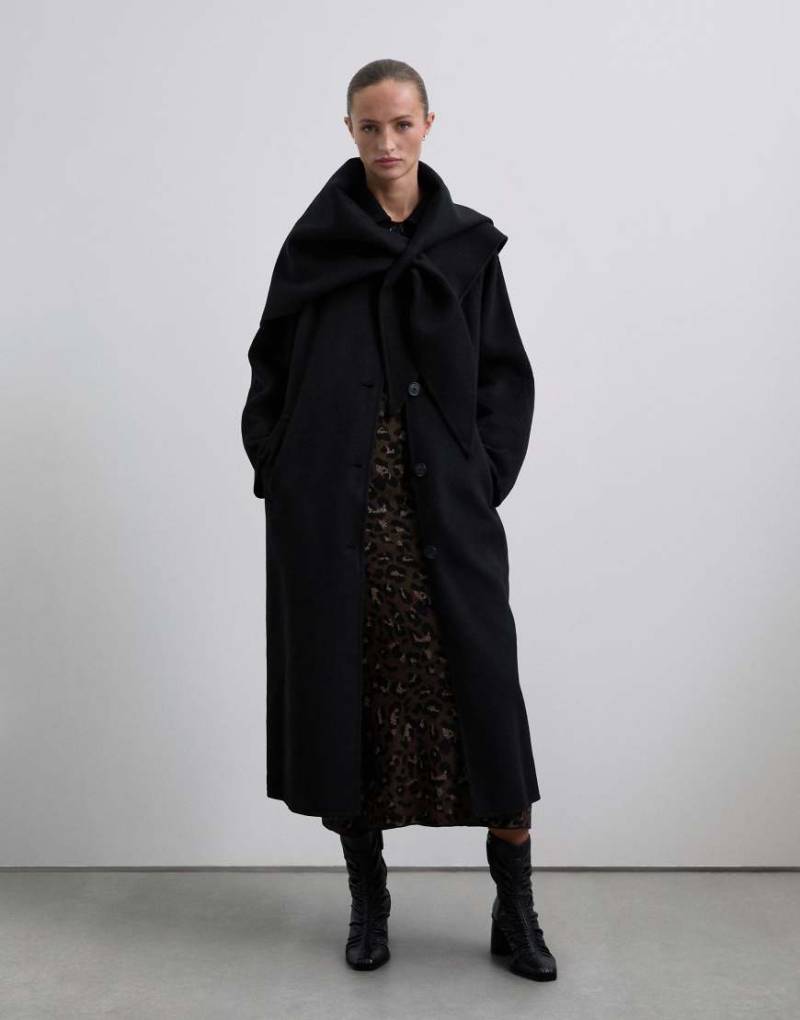 Scalpers - Handgefertigter Mantel in Schwarz mit Schalkragen von Scalpers