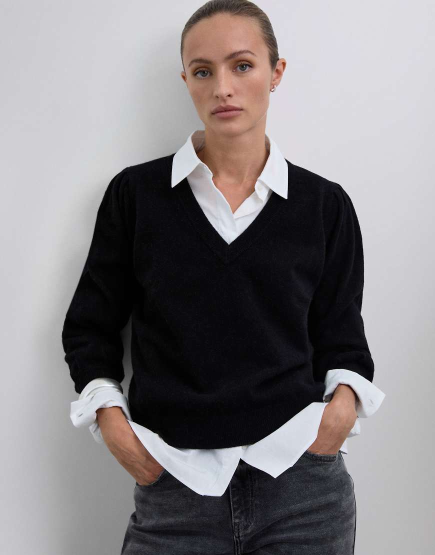 Scalpers - Joy - Pullover in Schwarz mit V-Ausschnitt von Scalpers