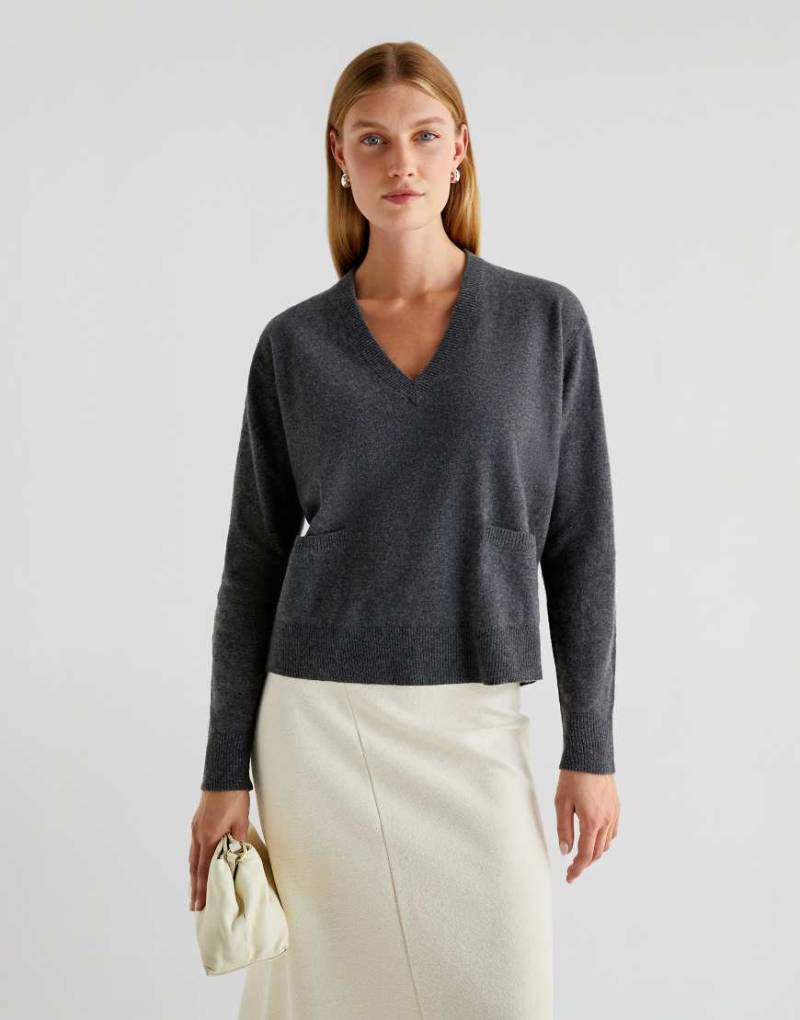 Scalpers - Joy - Pullover in meliertem Grau mit V-Ausschnitt und Taschen von Scalpers