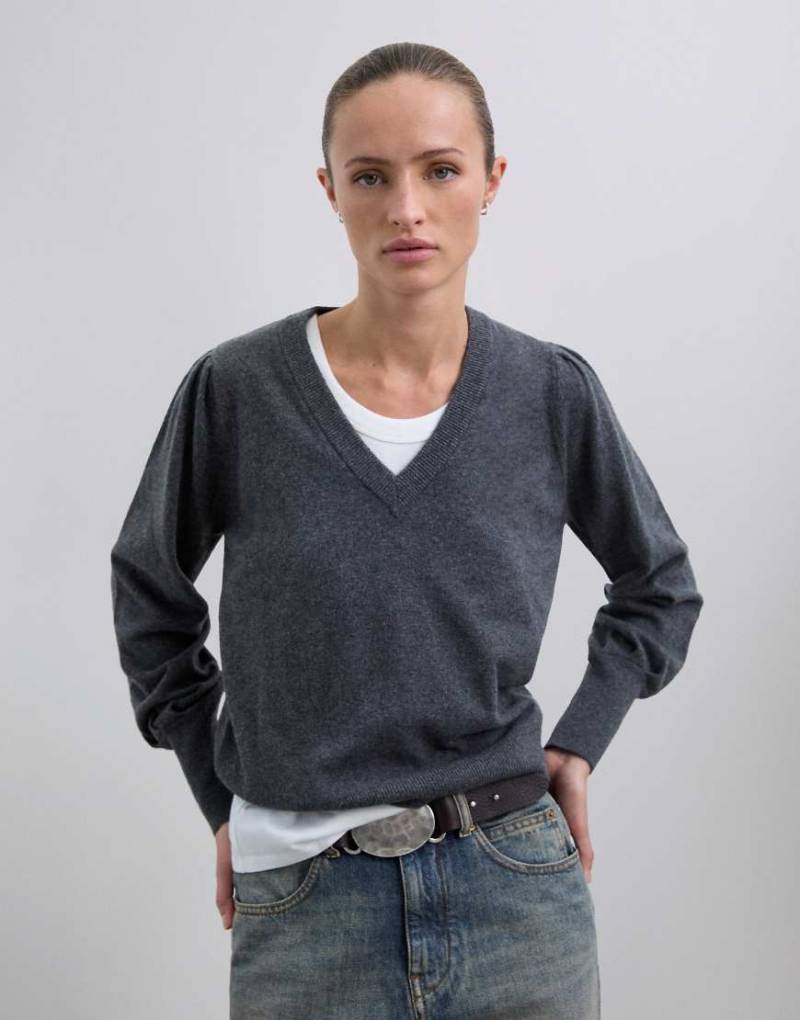 Scalpers - Joy - Pullover in meliertem Grau mit V-Ausschnitt von Scalpers