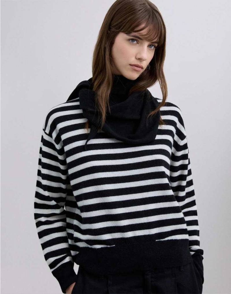 Scalpers - Joyturtle - Schwarz gestreifter Pullover mit großem Rollkragen von Scalpers