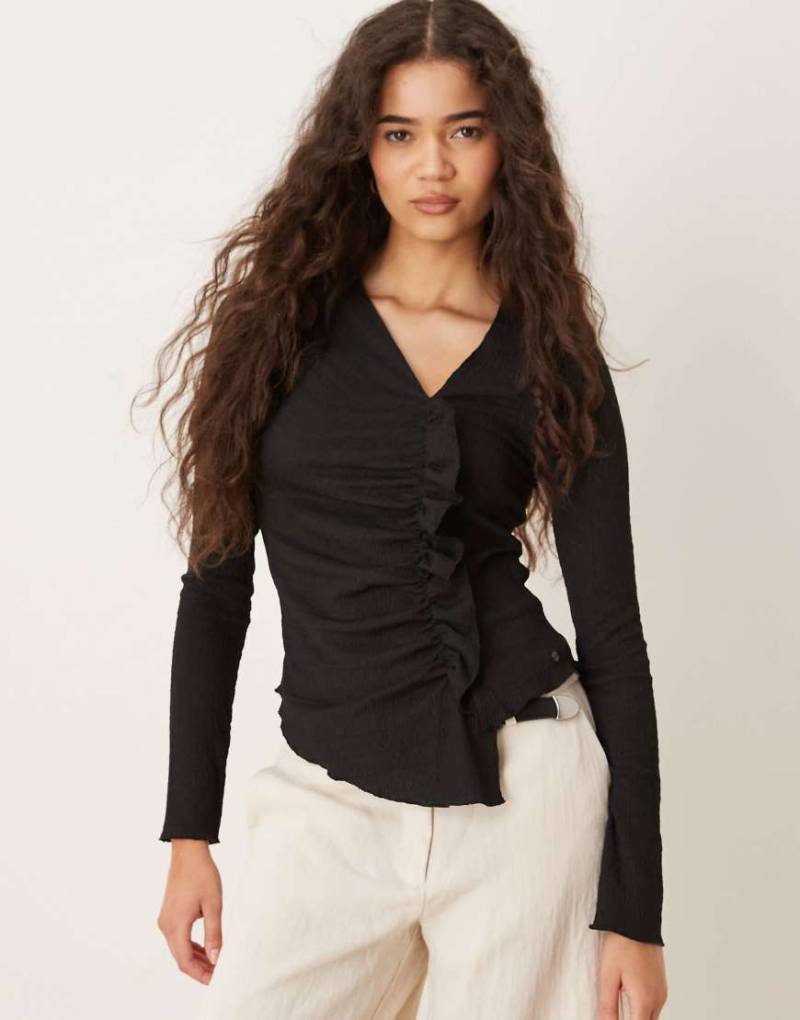 Scalpers - Langärmliges T-Shirt in Schwarz mit Knitterstruktur von Scalpers