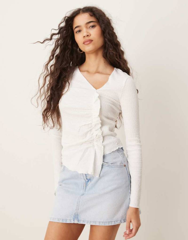 Scalpers - Langärmliges T-Shirt in Weiß mit Knitterstruktur von Scalpers