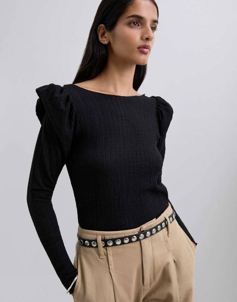 Scalpers - Langarmshirt in Schwarz mit Knitterstruktur und Puffärmeln von Scalpers