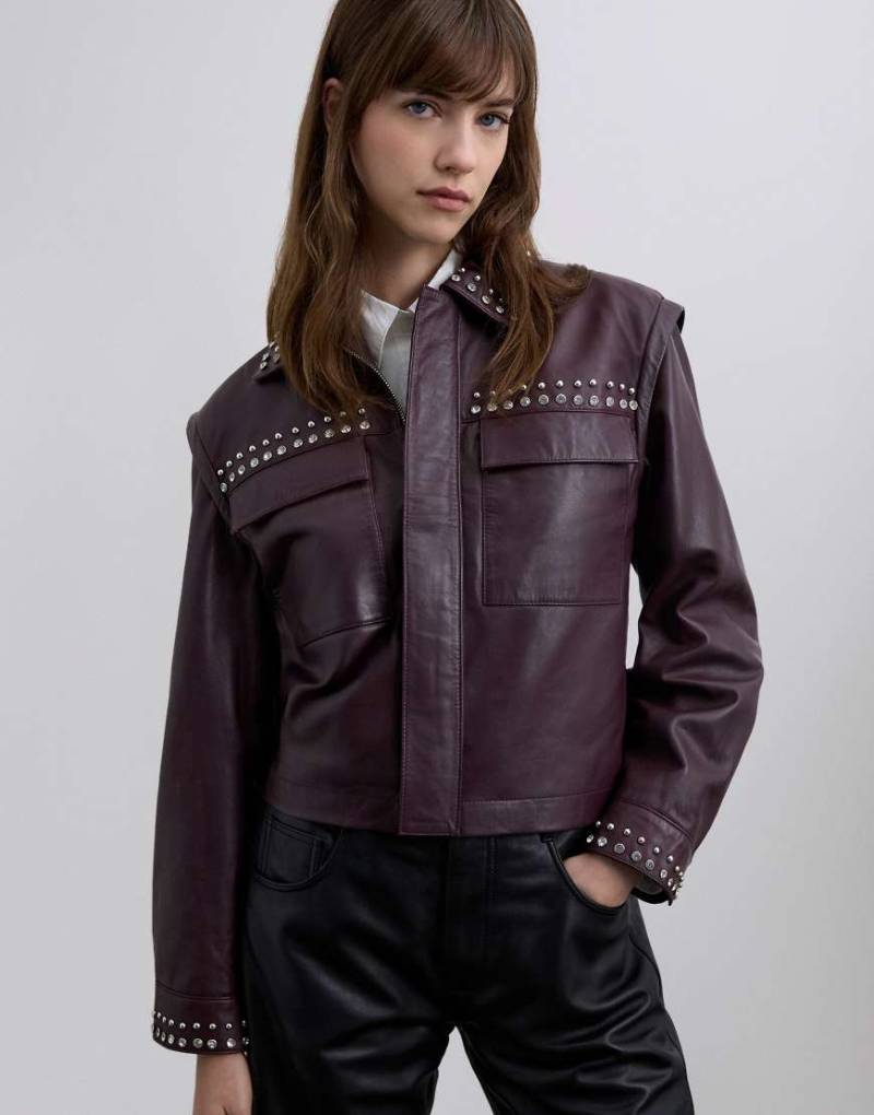 Scalpers - Lederjacke in Burgunderrot mit Nietenverzierung von Scalpers