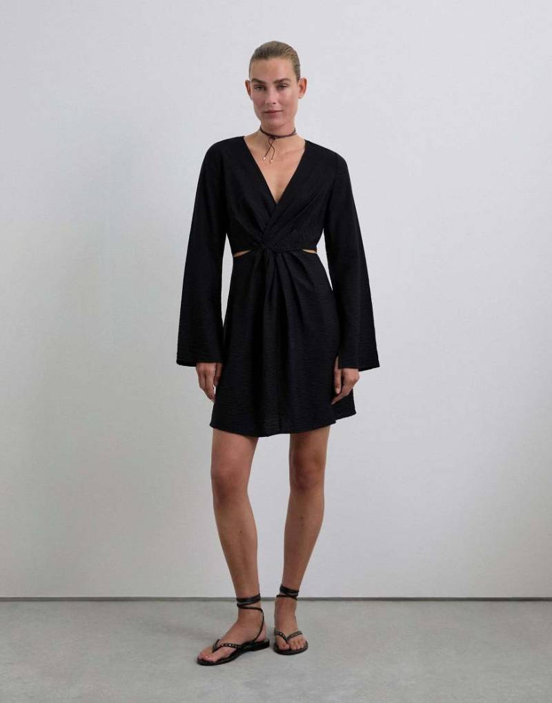 Scalpers - Ray - Kurzes Kleid in Schwarz mit Knotendetail von Scalpers