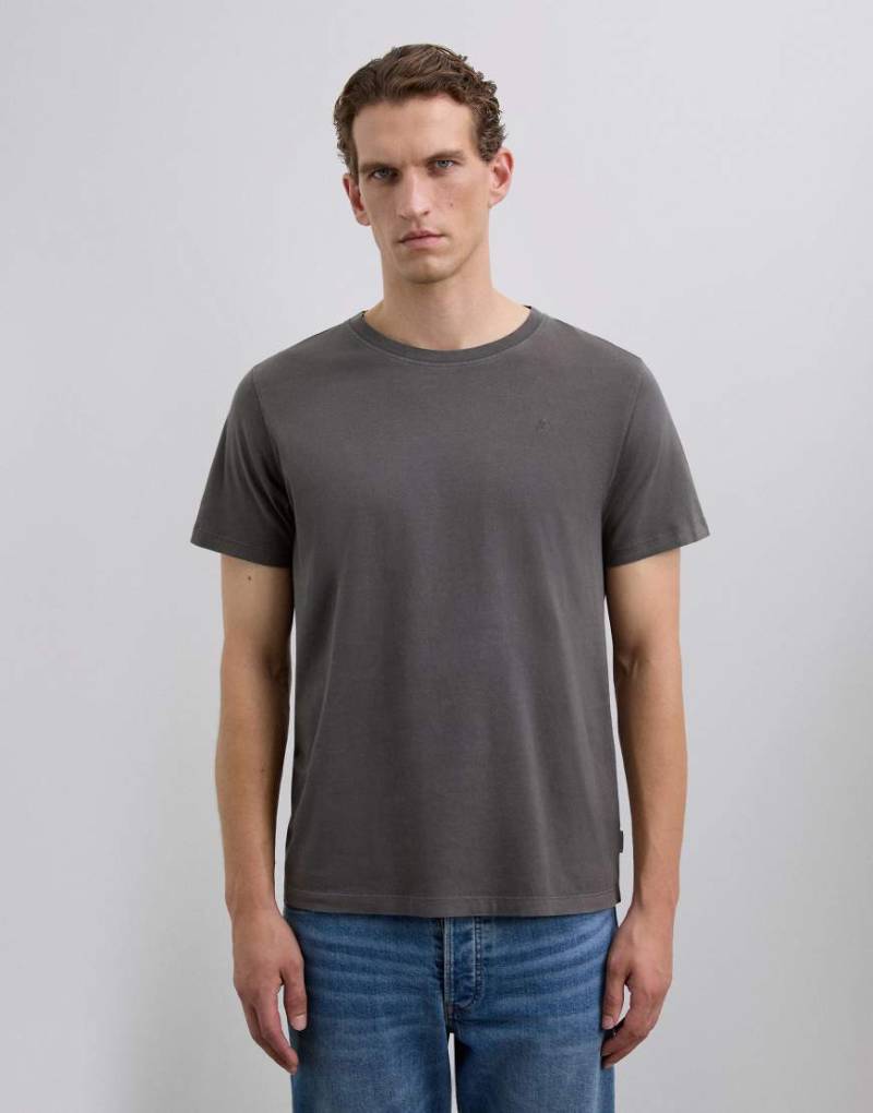 Scalpers - T-Shirt in Anthrazit mit farblich abgestimmter Totenkopf-Stickerei-Grau von Scalpers