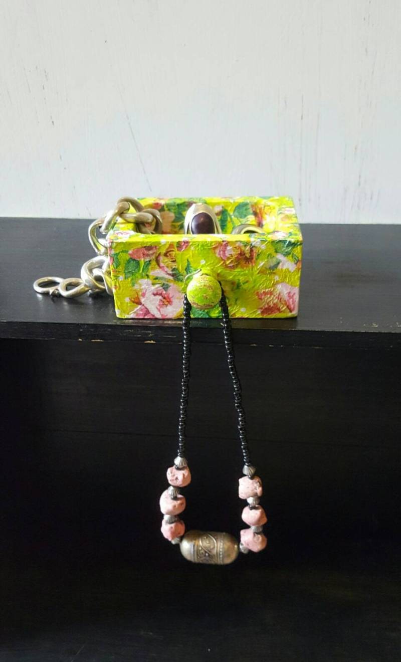 Dekoseite Kleines Schmuckkästchen in Grün Und Pink Dekoseite Kleines Schmuckkästchen in Grün Und Pink von ScandiJen