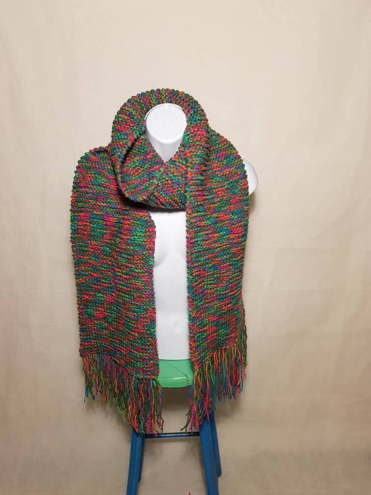 Mehrfarbiger Handgestrickter Schal Mehrfarbiger Handgestrickter Schal von ScandiJen