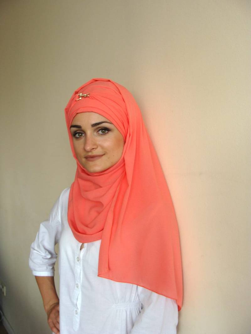 stilvolle Bereit Zu Tragen Korallen Hijab Chiffon stilvolle Bereit Zu Tragen Korallen Hijab Chiffon von ScarfTurbanHijab