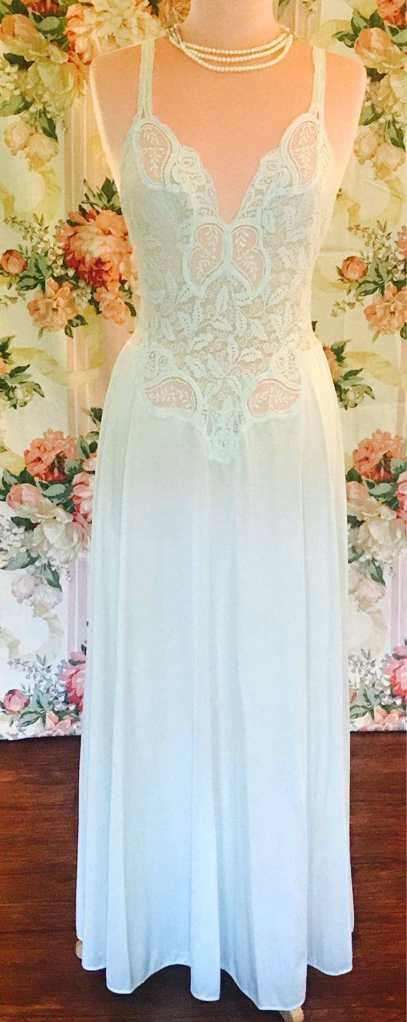 Hellblaues Olga Nachthemd von ScarletAppleBoutique