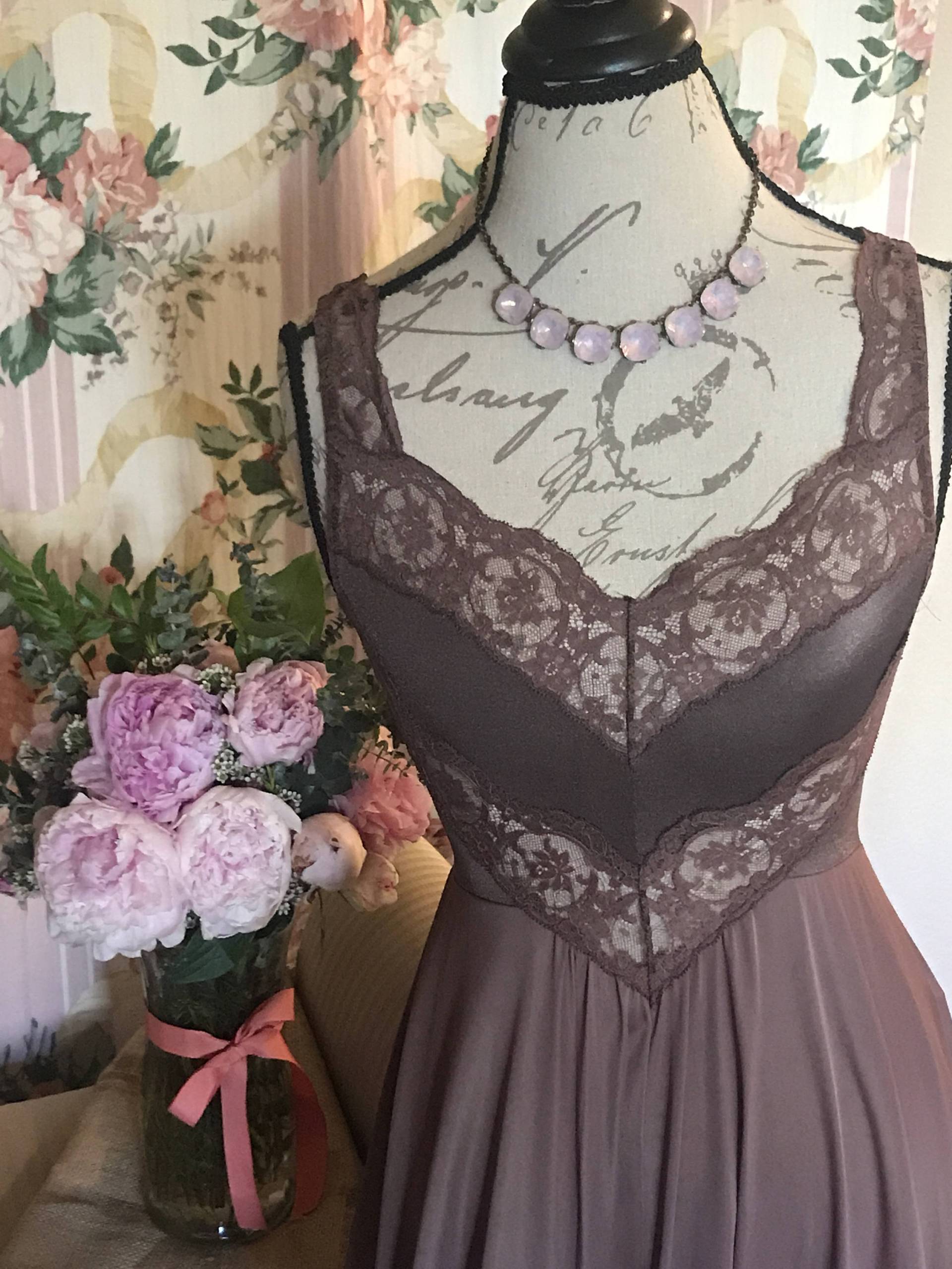 Olga Schokoladenbraunes Roben-Set Spitzenborte, Petite Size von ScarletAppleBoutique