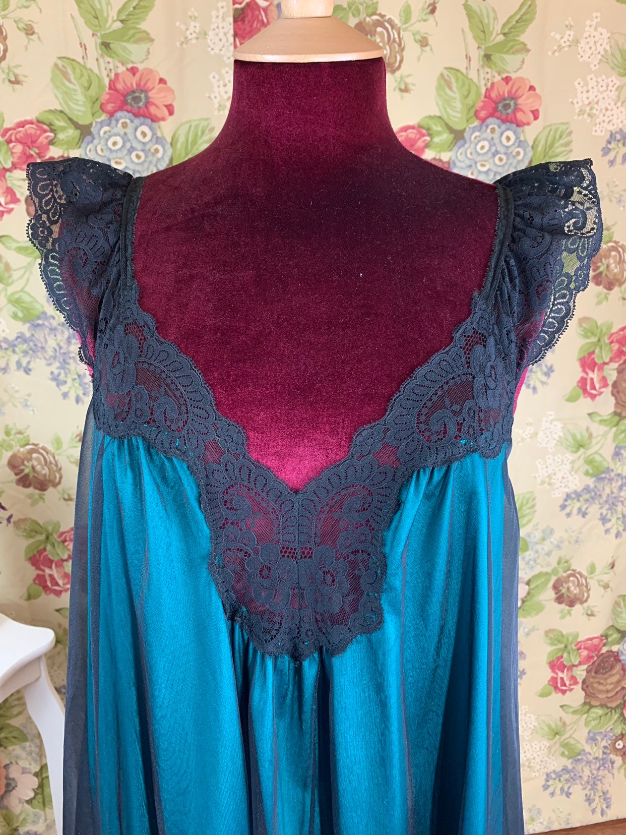 Seltenes Olga Nachthemd in Petrol Und Schwarz von ScarletAppleBoutique