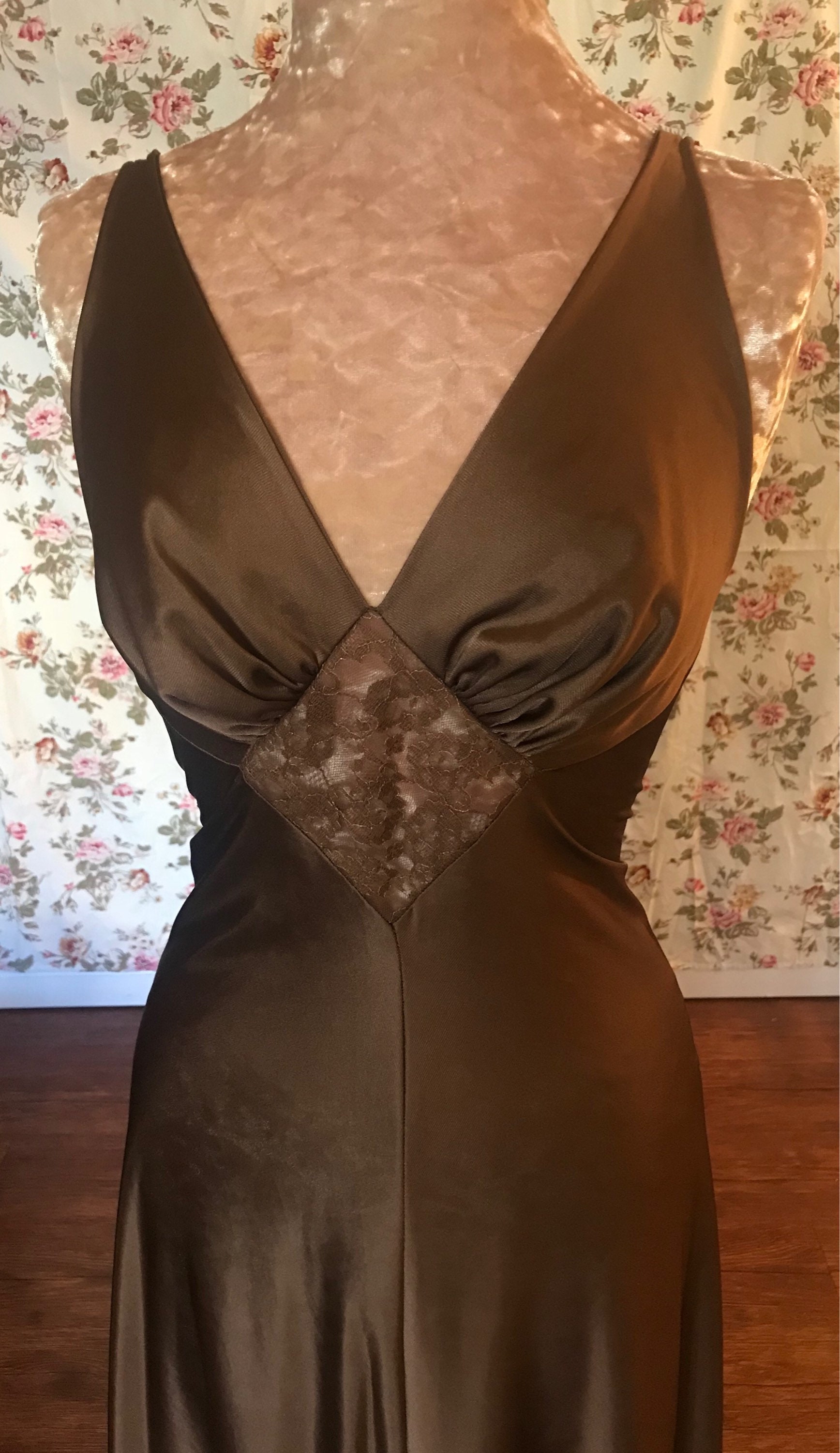 Vintage Olga Braunes Mokka Nachthemd Spitzen Mieder, Grösse 36 von ScarletAppleBoutique