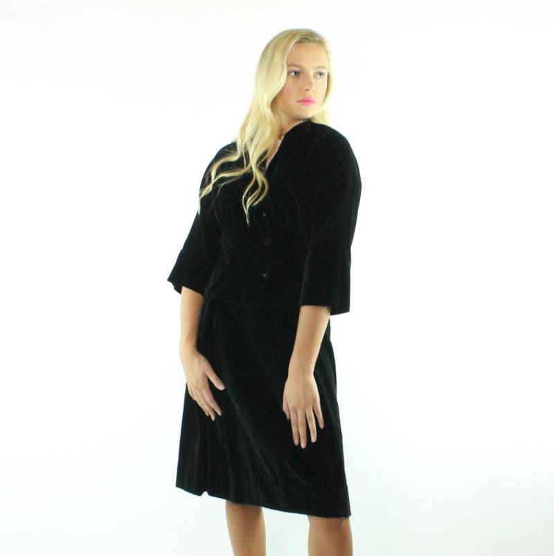 50Er Jahre Samtanzug in Schwarz von ScarletFury